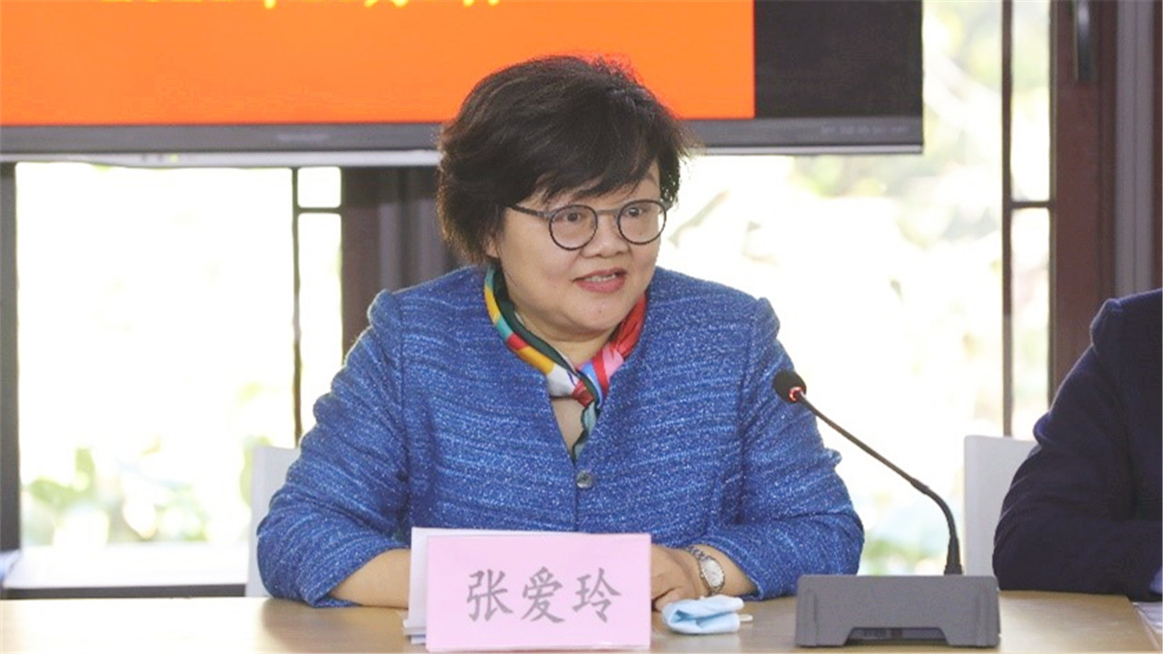 霞作表态发言【摄影 | 左振伟】正式候选人代表钱玲作表态发言【摄影